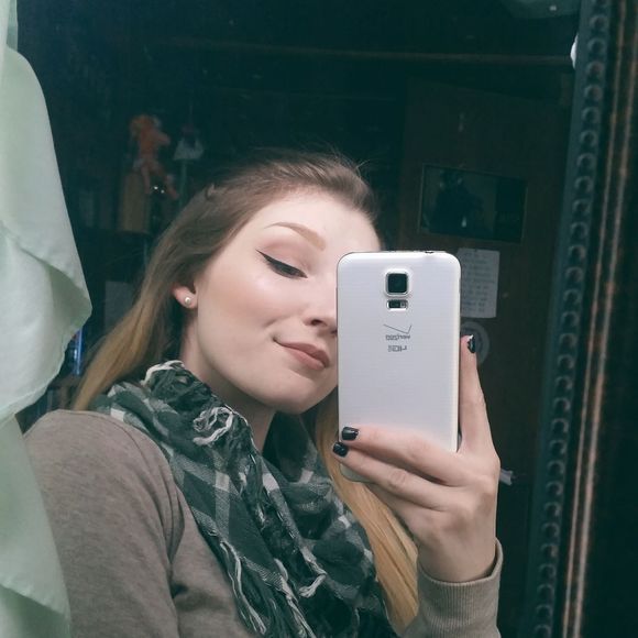 Meet your Posher, Emma - Picture 1 of 1